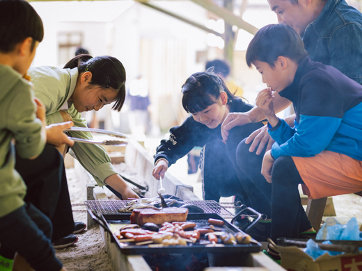 腰掛山荘|愛知 豊田市|下山 三河湖畔の自然体験・五平餅・お食事・ランチ・キャンプ・BBQ｜腰掛山荘／リバーサイドキャンプ腰掛