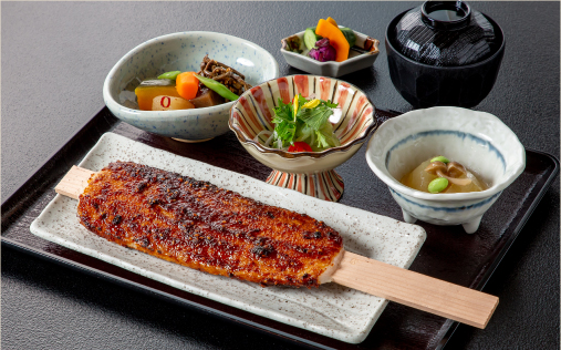 腰掛山荘|愛知 豊田市|下山 三河湖畔の自然体験・五平餅・お食事・ランチ・キャンプ・BBQ｜腰掛山荘／リバーサイドキャンプ腰掛