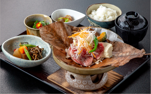 腰掛山荘|愛知 豊田市|下山 三河湖畔の自然体験・五平餅・お食事・ランチ・キャンプ・BBQ｜腰掛山荘／リバーサイドキャンプ腰掛