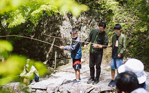 腰掛山荘|愛知 豊田市|下山 三河湖畔の自然体験・五平餅・お食事・ランチ・キャンプ・BBQ｜腰掛山荘／リバーサイドキャンプ腰掛