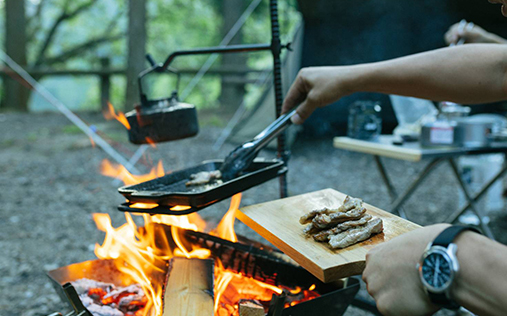 腰掛山荘|愛知 豊田市|下山 三河湖畔の自然体験・五平餅・お食事・ランチ・キャンプ・BBQ｜腰掛山荘／リバーサイドキャンプ腰掛